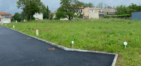 Terrain à bâtir à , Charente