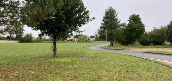 Terrain à bâtir à , Charente