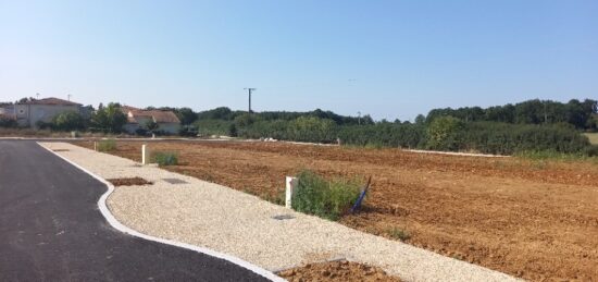 Terrain à bâtir à , Charente