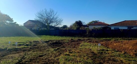 Terrain à bâtir à Saint-Yrieix-sur-Charente, Nouvelle-Aquitaine