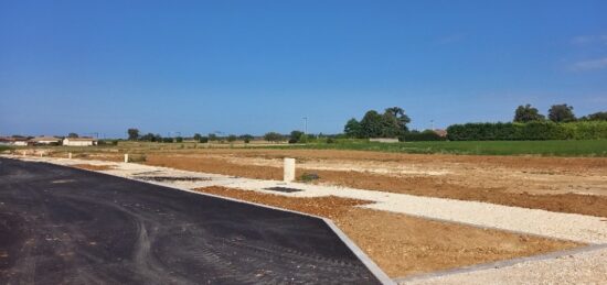 Terrain à bâtir à , Charente